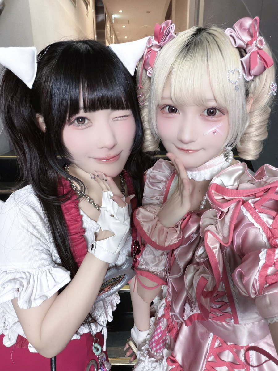 MEWCLUB__'s tweet photo. お衣装かしてくれたゆなちゃん♡ と
着てくれたあむちゃん♡ https://t.co/TVcu8uSk5J