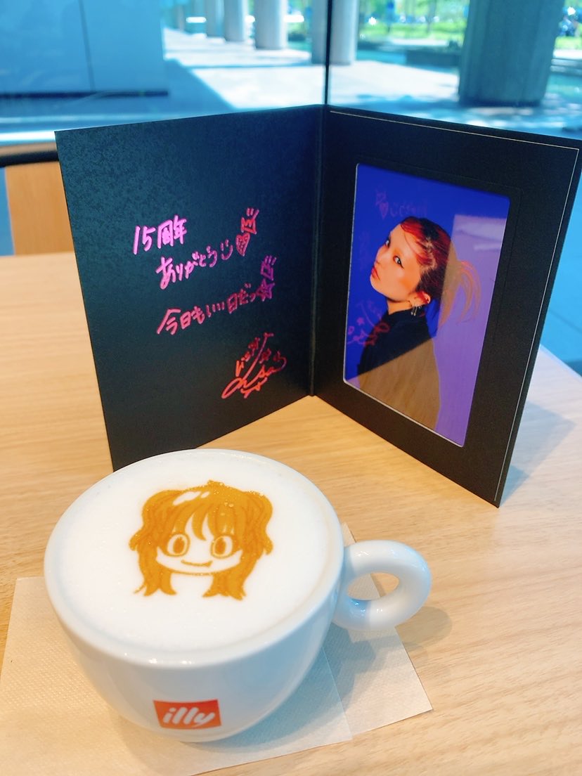 pompom_miku's tweet photo. 昨日無事大阪に帰ってきました😌
これまで通り働くのは当分難しそうで不安も多いけど、まずは今楽しめること楽しまなきゃ!!と、真っ先に行くと決めてたLiSA展PRiSMへ✨

間近で衣装見て感激したり撮影禁止ゾーンのMCや歌唱メモで終始うるうる🥺
じっくり味わって元気もらった🫶
今日もいい日だっ! https://t.co/pTfHT4PIY4