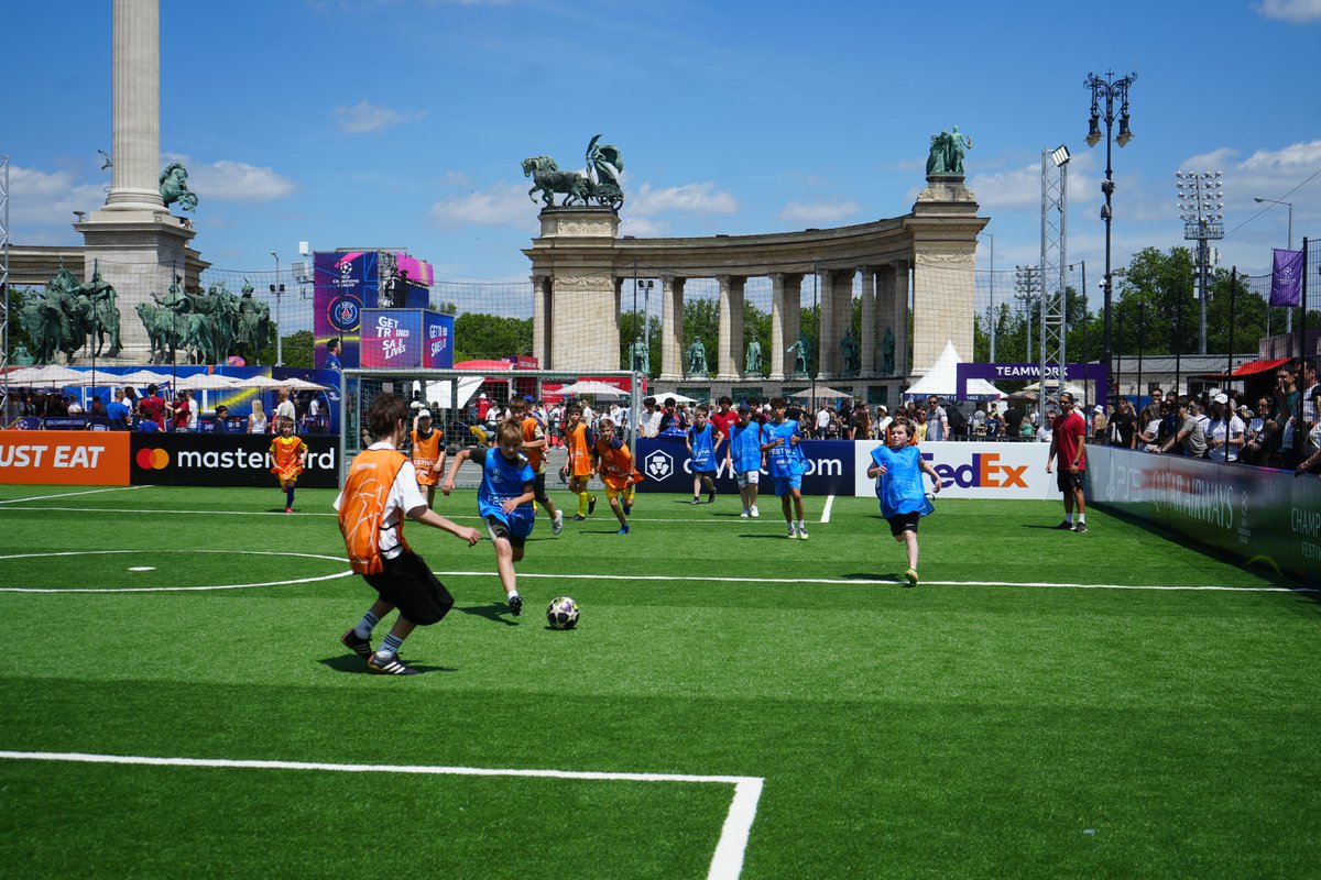RefugeesCSEE's tweet photo. ⚽ On 30 May, thirty young @Refugees from Ukraine took to the pitch with UEFA coaches at the UEFA Champions Festival in Budapest, thanks to UNHCR's partnership with @UEFA and the refugee-led organization Unity.
A powerful reminder that football is #MoreThanAGame. 💙 https://t.co/4b8HUGo6xi