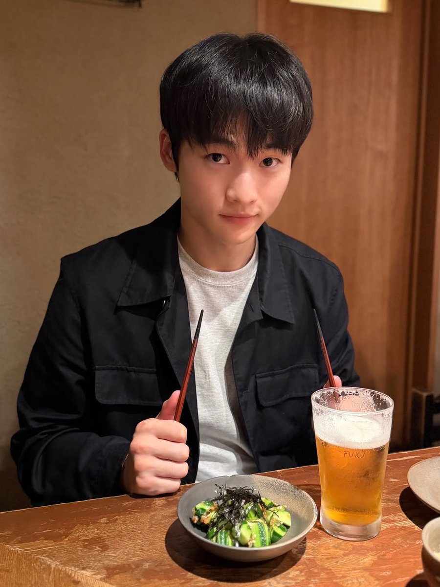 rollling521's tweet photo. 나는 그냥 
얘랑                                 얘가
동일인물이라는게 믿어지지 않는것 같아 https://t.co/AM3Fgyy9qE