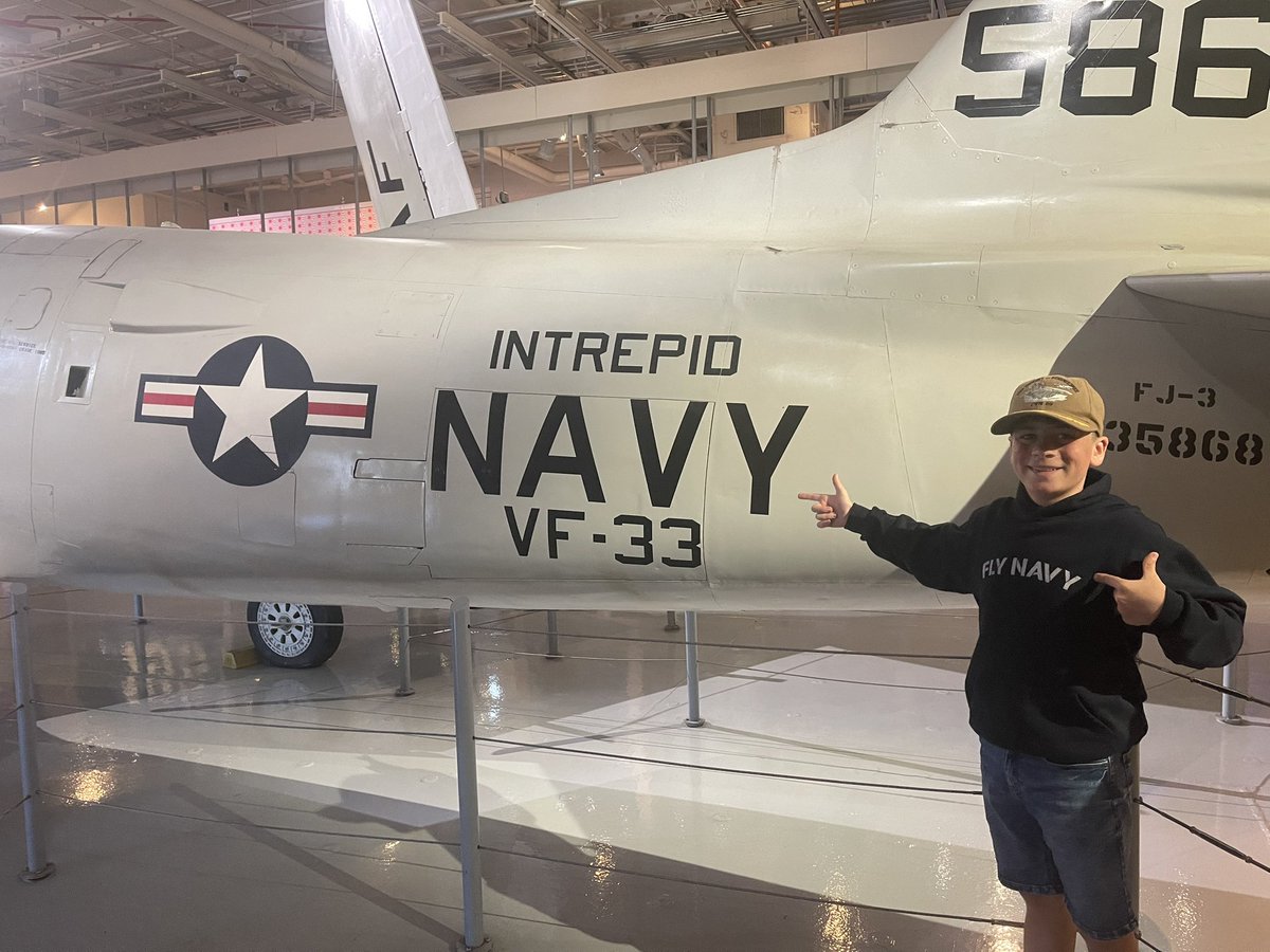 Jacob_The_Pilot's tweet photo. First trip to the USA and I found the USS @IntrepidMuseum Captain’s chair @ChowdahHill but no cookies 😢
Ps a dam fine museum. We got a tad emotional at the call to ‘General Quarters’.
#Intrepid #LeyteGulf #LestWeForget🌺 https://t.co/2c9EzoB3JD