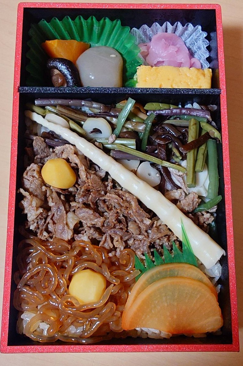 kadoya1's tweet photo. 山形駅で購入したもりべんのみちのく弁当の旅。見た目は素朴な弁当だけど山菜も牛肉も炊き込みご飯も美味しかった。 https://t.co/azVWliWRuB