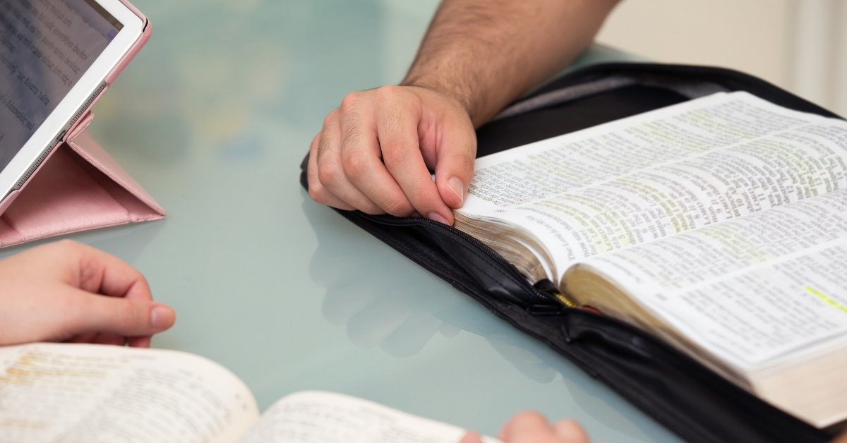 ChurchAnswers's tweet photo. “These five trends point to one conclusion: the future church disciples earlier, more relationally, and across the household.” ~ Sam Rainer https://t.co/R7p2Ar38A8 https://t.co/oJ6YS5oRDp