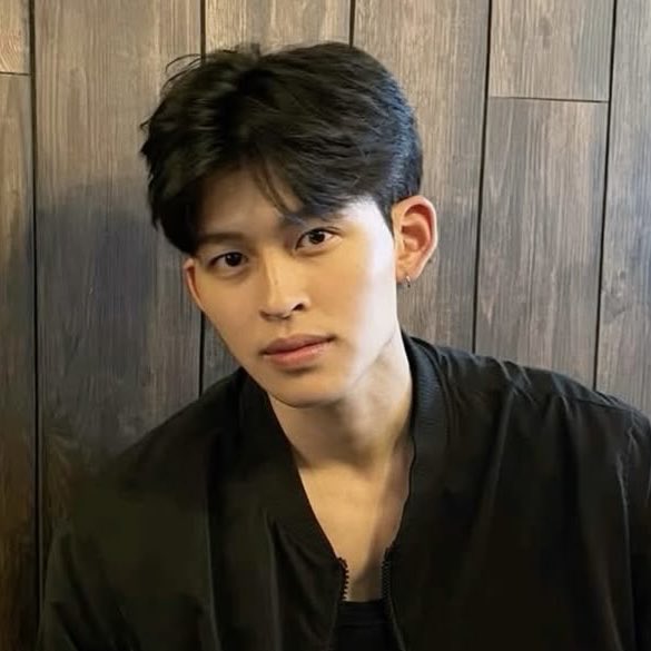 aurellisse's tweet photo. #pondphuwin au — honeybee 🐝

malik lagi butuh-butuhnya duit pas mika dateng nawarin kerjaan yang gajinya gede, jam kerja fleksibel, dan gak butuh pengalaman apapun. kerjanya? jadi teman tidur mika. https://t.co/1ZStOKaGCl