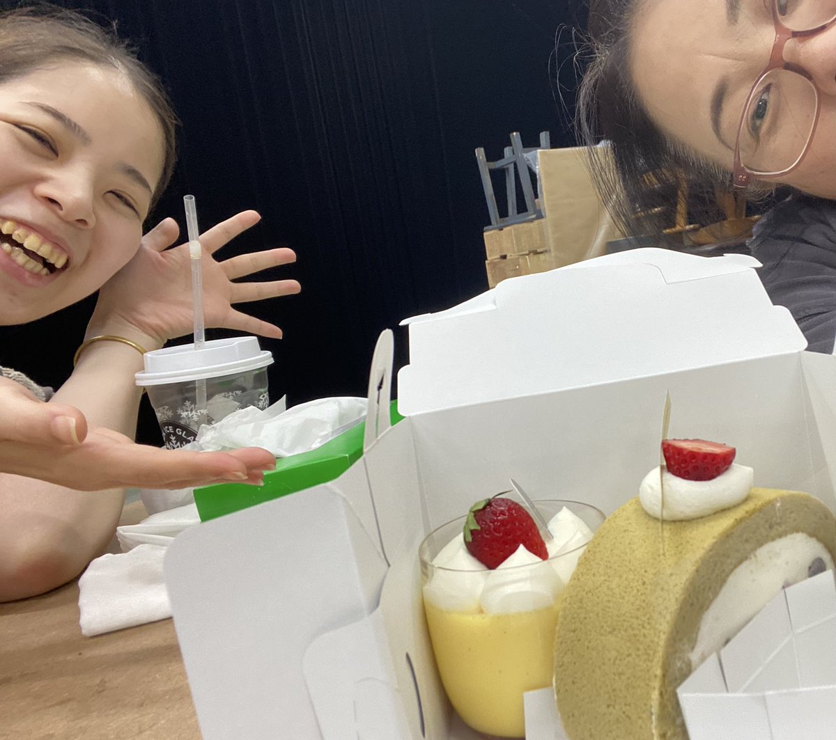 426142614261's tweet photo. 6/1私の●●回目の誕生日🎂劇団員かおりちゃんからサプライズでケーキが💕ありがとう😭💕
プリンも抹茶ロールケーキもめちゃ美味しかった😋
この歳になっても好きな事が出来るのは、Prayers Studioのメンバーのおかげ☺️
1人では得られない貴重に体験をさせて頂いてるだなぁ〜と感謝🙏
#PrayersStudio https://t.co/L5HcFyDzko
