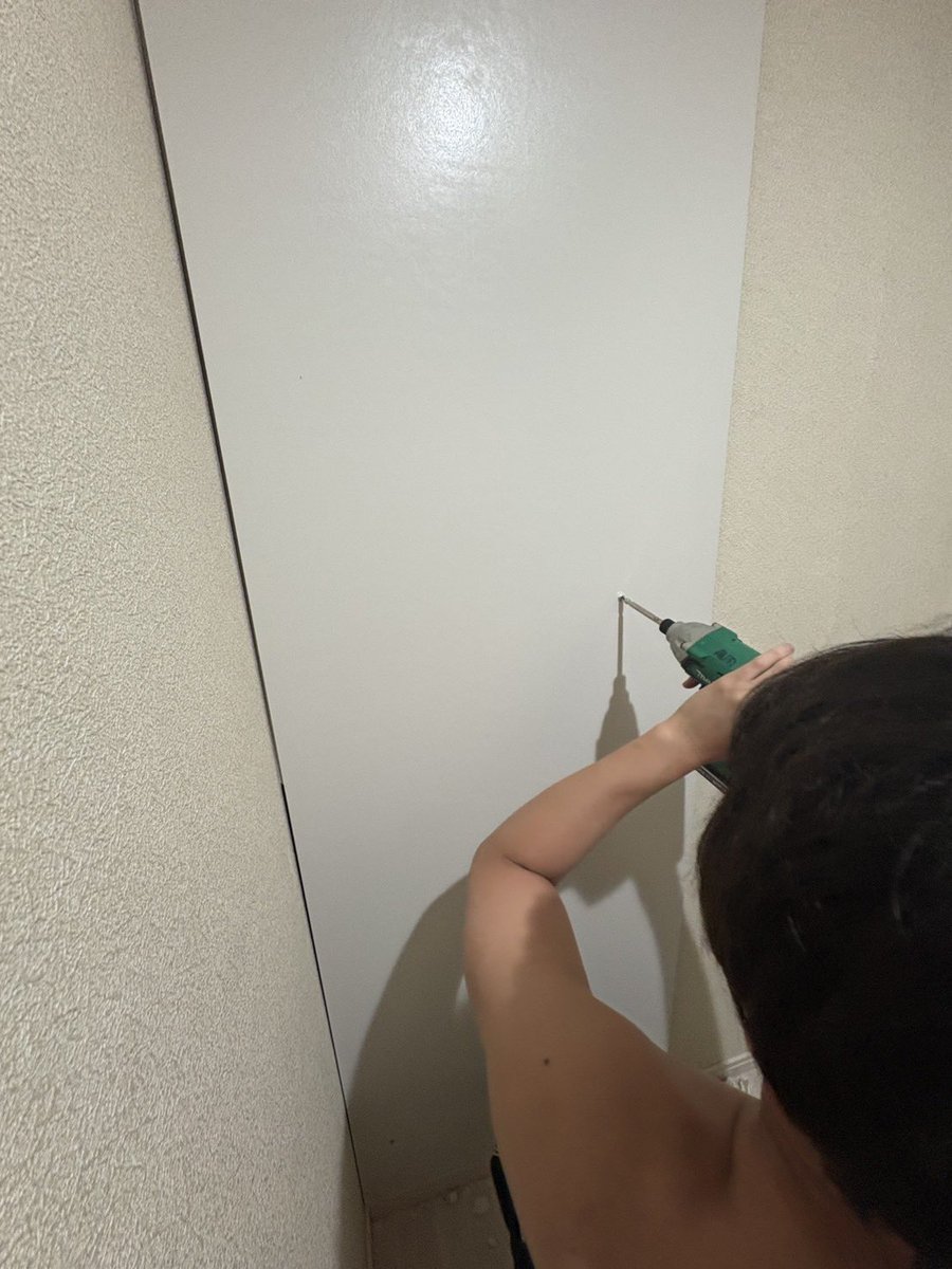 N_JTO247's tweet photo. 今日は練習終わりにこの間のCLUB JTOでトイレと貫通してしまった壁の穴を塞ぎました🔨

というか中村は壁に投げられただけなのに😭😭

今後は壁に人をぶつけるのは禁止で🈲🈲

#pw_jto
#中村カイト 
#中村壁修理中
#壁に人をぶつけるの禁止 https://t.co/sFaK2tJx8q