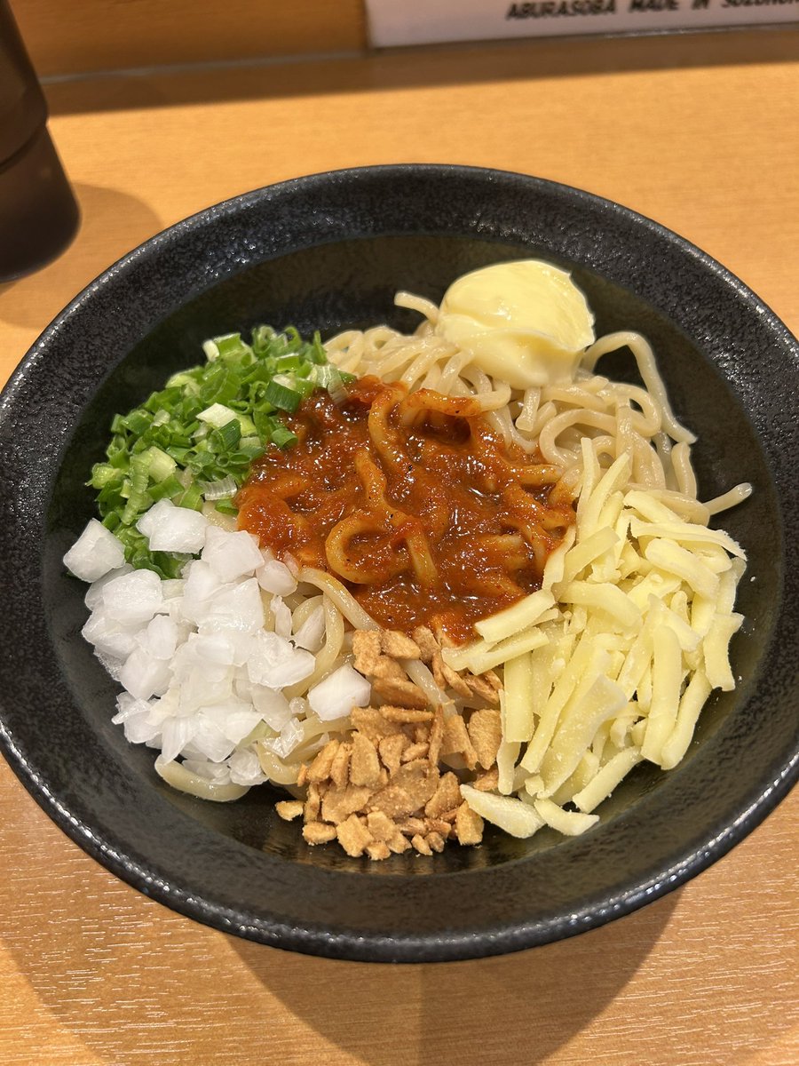 C11spy's tweet photo. 近頃気になっていたお店
一時期ネットで話題になっていた「油そば 鈴の木」さんに初入店
ちびサングラスの あの社長に会えなかったのはちと残念だったが…
味はまあ 美味しかったよ https://t.co/yQPfyb4950