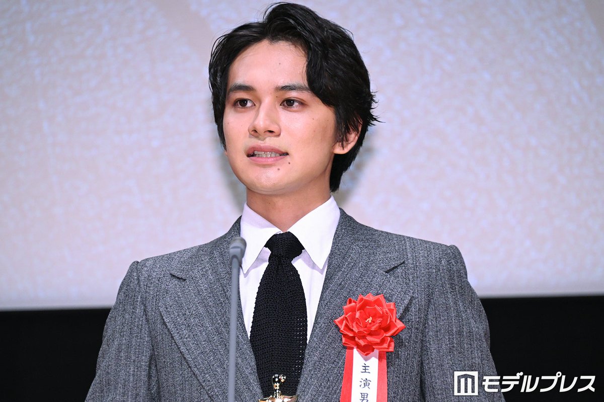 modelpress's tweet photo. 【第35回日本映画批評家大賞🎬️】

北村匠海「愚か者の身分」で
主演男優賞受賞✨

綾野剛に感じた“恐ろしさ”明かす
ユーモアを交えて共演を振り返る場面も
https://t.co/FOuSIWQjRF

💭「トライストーンという事務所、みんな体が大きいな印象があります」

#日本映画批評家大賞 https://t.co/aqvGvnK49o
