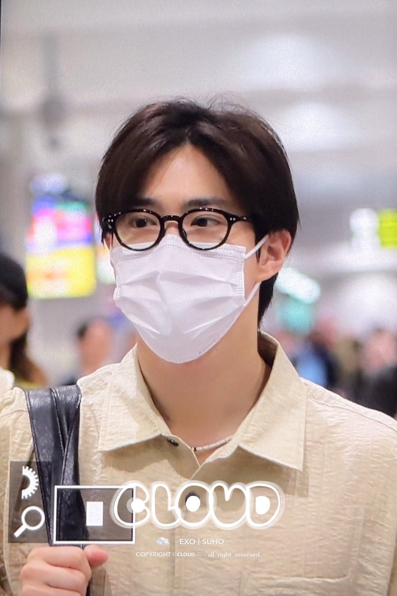 CLOUD_rto's tweet photo. 260601 KIX 도착
고생했어 내일부터 파이팅 !!! 
#수호 #SUHO  #김준면  
#金俊勉 #スホ @weareoneEXO https://t.co/zXYO4dyet2