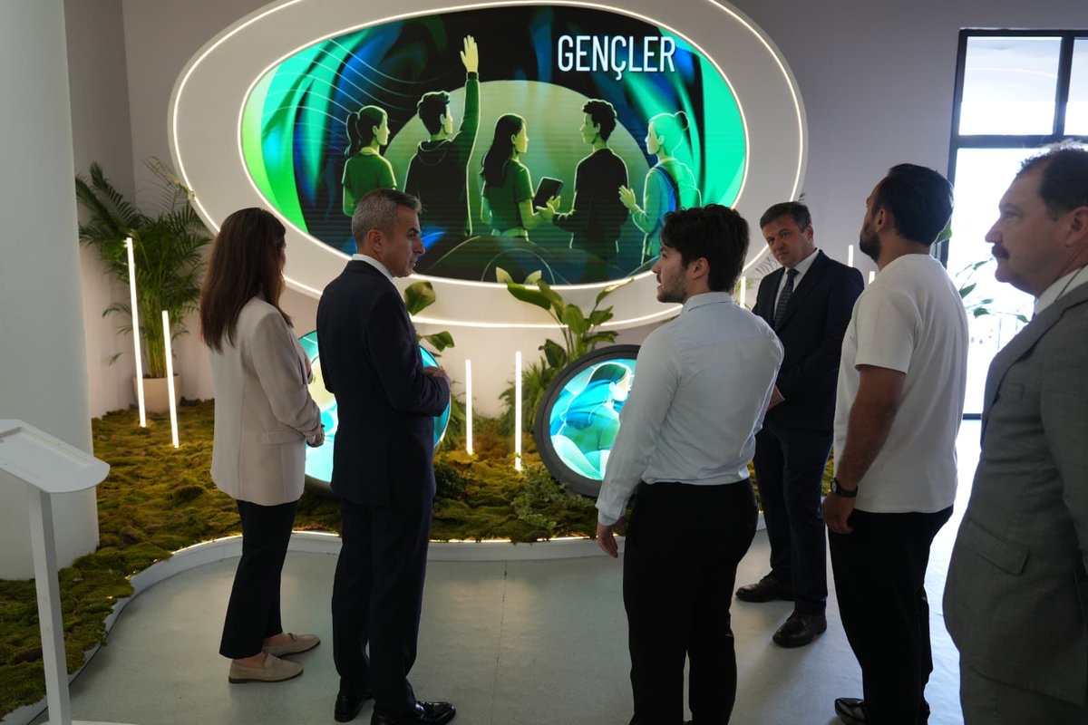 beyogluilcemem's tweet photo. Kaymakamımız Sn. A. Atakan Atasoy, İlçe Milli Eğitim Müdürümüz Cevat Dervişoğlu ve Okul Müdürlerinin katılımıyla,
İstanbul Sıfır Atık Haftası kapsamında, Taksim Meydanı’nda Sıfır Atık Vakfı tarafından kurulan sergi alanı ziyaret edildi.

@tcmeb 
@Yusuf__Tekin 
@ataatasoy19 https://t.co/e40zlnWs2m