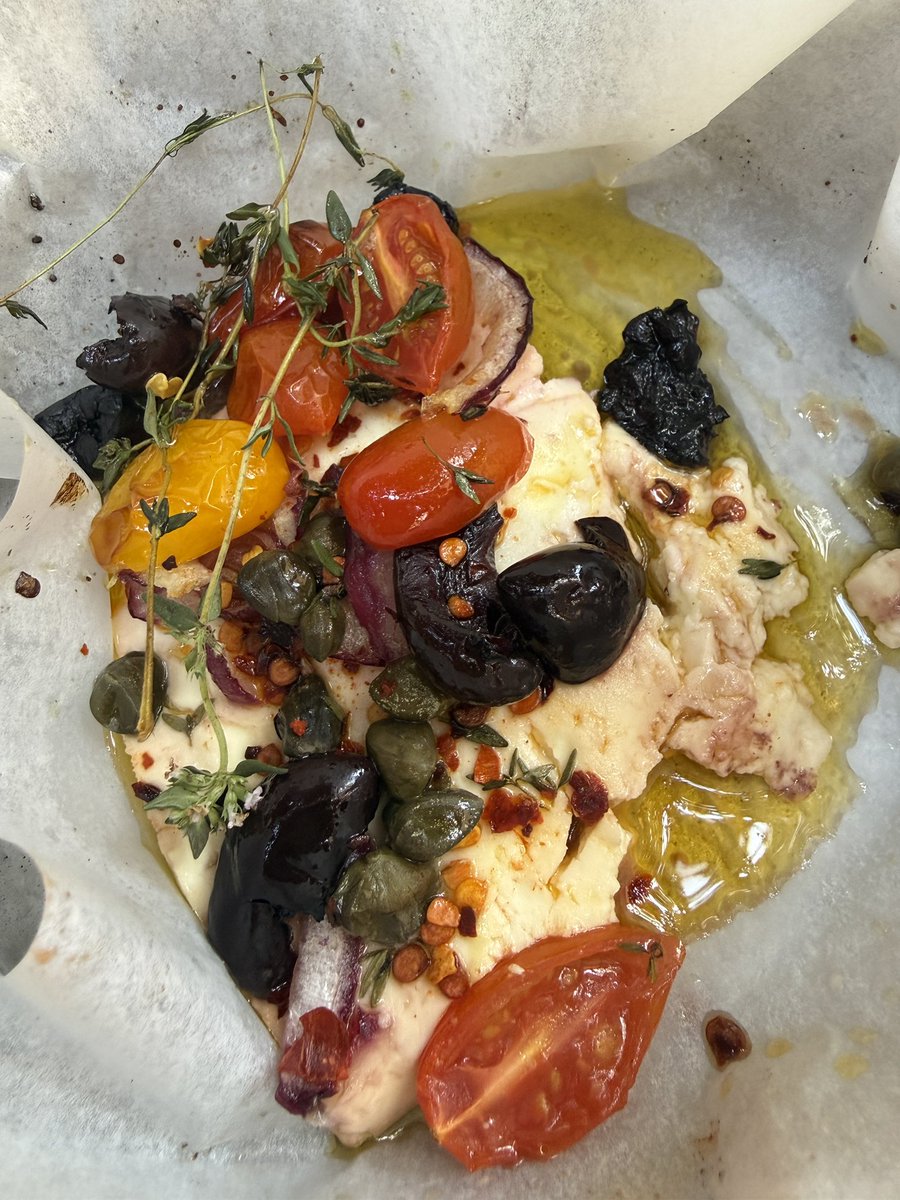 sofialuckie's tweet photo. Comida en albania aprobada https://t.co/beUWztrn70