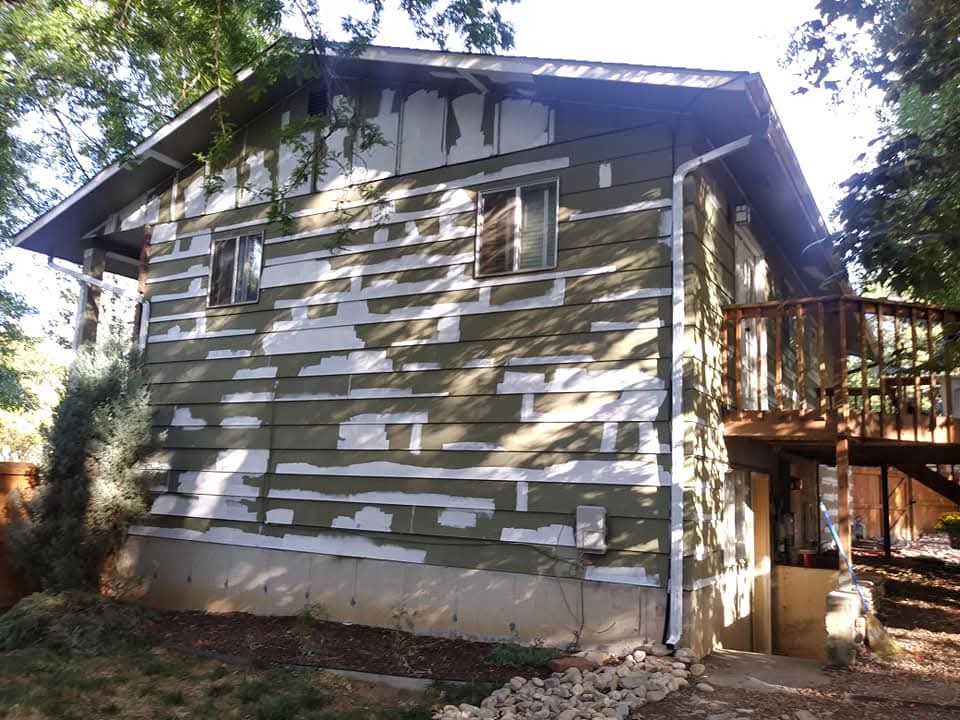 WeHelpUpaint's tweet photo. These Springfield project photos show what most paint failure really is moisture, poor prep, Missouri weather.
Peeling paint isn’t just cosmetic. It’s usually a warning sign.
Proper scraping, caulking, priming, and premium coatings make the difference between a 3yr job and 10yr https://t.co/rYvTXwCJ0O