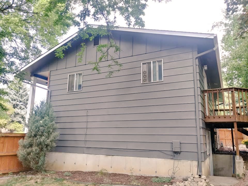 WeHelpUpaint's tweet photo. These Springfield project photos show what most paint failure really is moisture, poor prep, Missouri weather.
Peeling paint isn’t just cosmetic. It’s usually a warning sign.
Proper scraping, caulking, priming, and premium coatings make the difference between a 3yr job and 10yr https://t.co/rYvTXwCJ0O