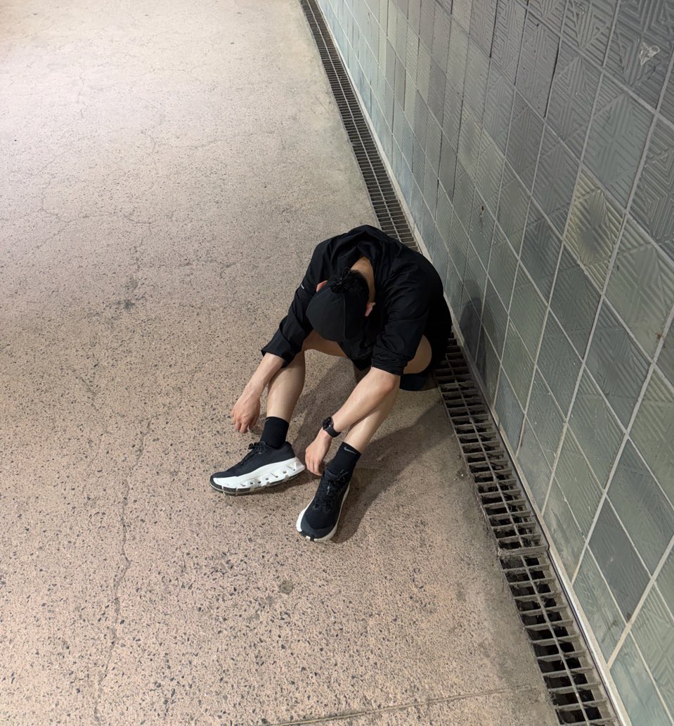 jyuluvb's tweet photo. 백현들고튀어 https://t.co/svDelUduh3