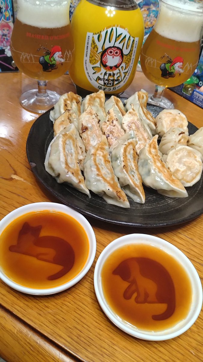 weekender_drunk's tweet photo. たぶん初めて食べたハオ餃子美味しい！玉ねぎのザク切りなのかなシャキシャキしてていい食感🥟

今日はビールと餃子しかないだろうという暑さだった☀🐈️ https://t.co/jmCQyGVia0