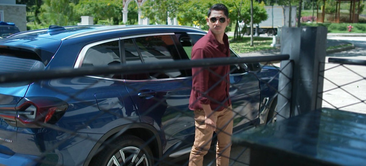 stroberimochiii's tweet photo. Pas keluar dari mobil gila auranyaaaaa ya ampun astaghfirullah 😭😭😭🫰🏻

#TerikatJanjiEp58 https://t.co/XyhYfmedBi