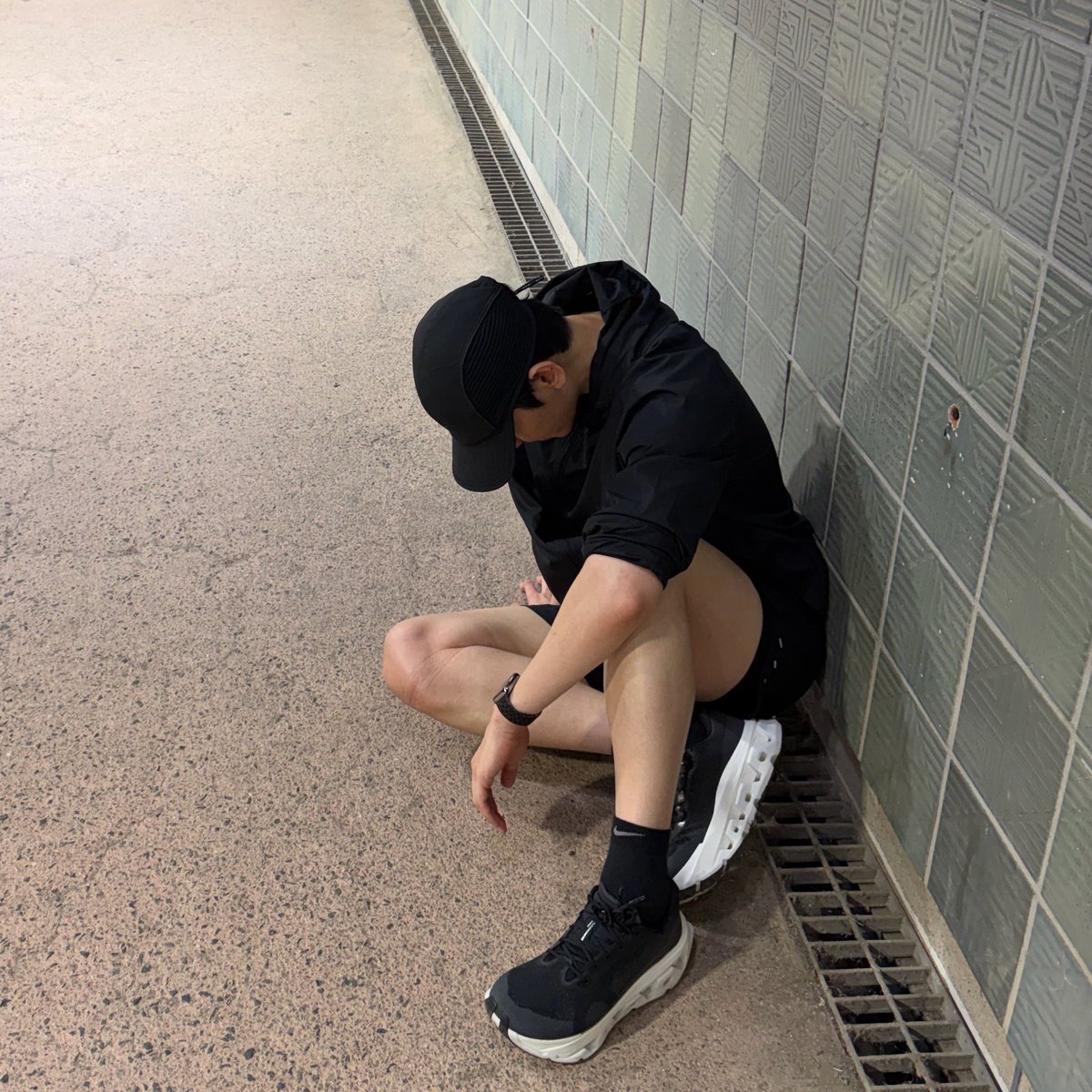 56ho_'s tweet photo. 지금 니 다리만 보인다 https://t.co/h9j1D9ZoTt