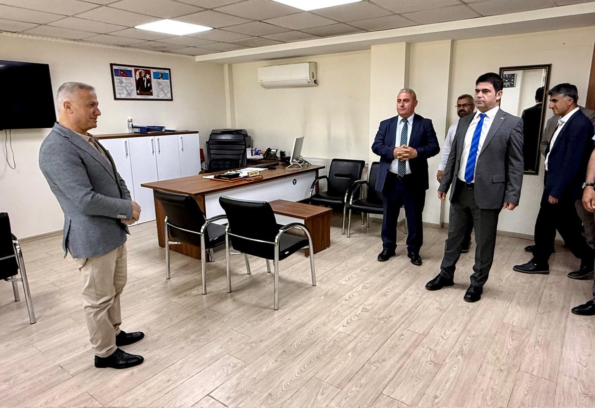 Hakkari_MEM's tweet photo. 🤝🌙 Bayramın Bereketi Birlik ve Beraberlikte Saklı

📌İl Millî Eğitim Müdürümüz Sayın Nurettin Yılmaz, kurum yöneticilerimizle birlikte müdürlüğümüz bünyesindeki birimleri ziyaret ederek personelimizin Kurban Bayramı’nı kutladı.

🔖Gerçekleştirilen ziyaretlerde, çalışanlarımızla bir araya gelen Sayın Nurettin Yılmaz, personelimizin bayramını tebrik ederek sağlık, huzur, mutluluk ve bereket dolu nice bayramlar temennisinde bulundu.

✨ Samimi sohbetlerin gerçekleştirildiği bayramlaşma programında; birlik, beraberlik ve dayanışma ruhunun önemi vurgulanırken, kurum çalışanları arasında güçlü bağların pekişmesine katkı sağlandı.

@tcmeb @Yusuf__Tekin @itasyapan @HakkariValiligi @cftcblnt @nrtttin_ylmz
