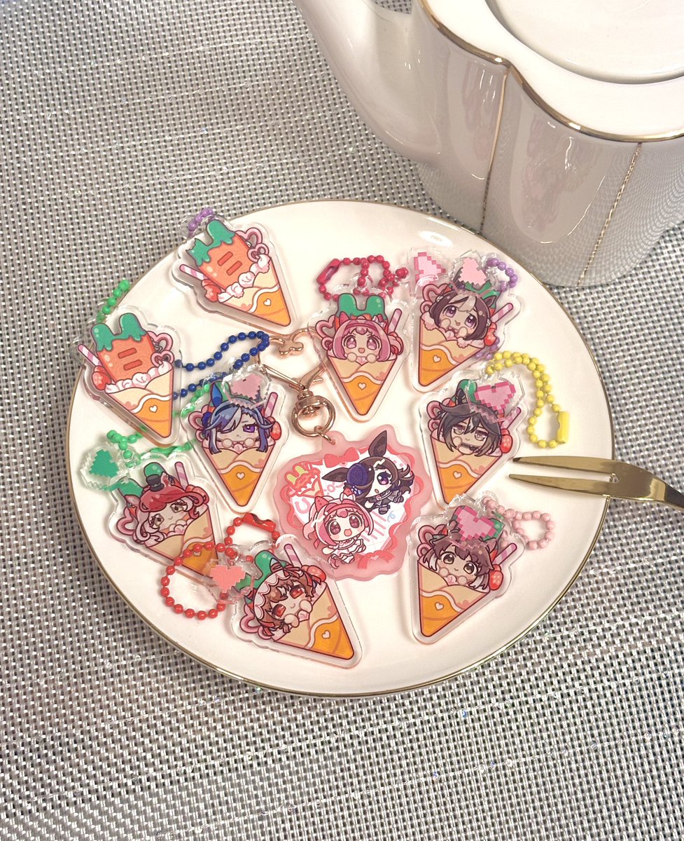 MOCHIUSASA_'s tweet photo. 次の夏コミ、めにしゅきクレープガチャラインナップ変更してまたやるか、全く違うガチャにしようか迷い中...😕💭 https://t.co/T79YoZOukN
