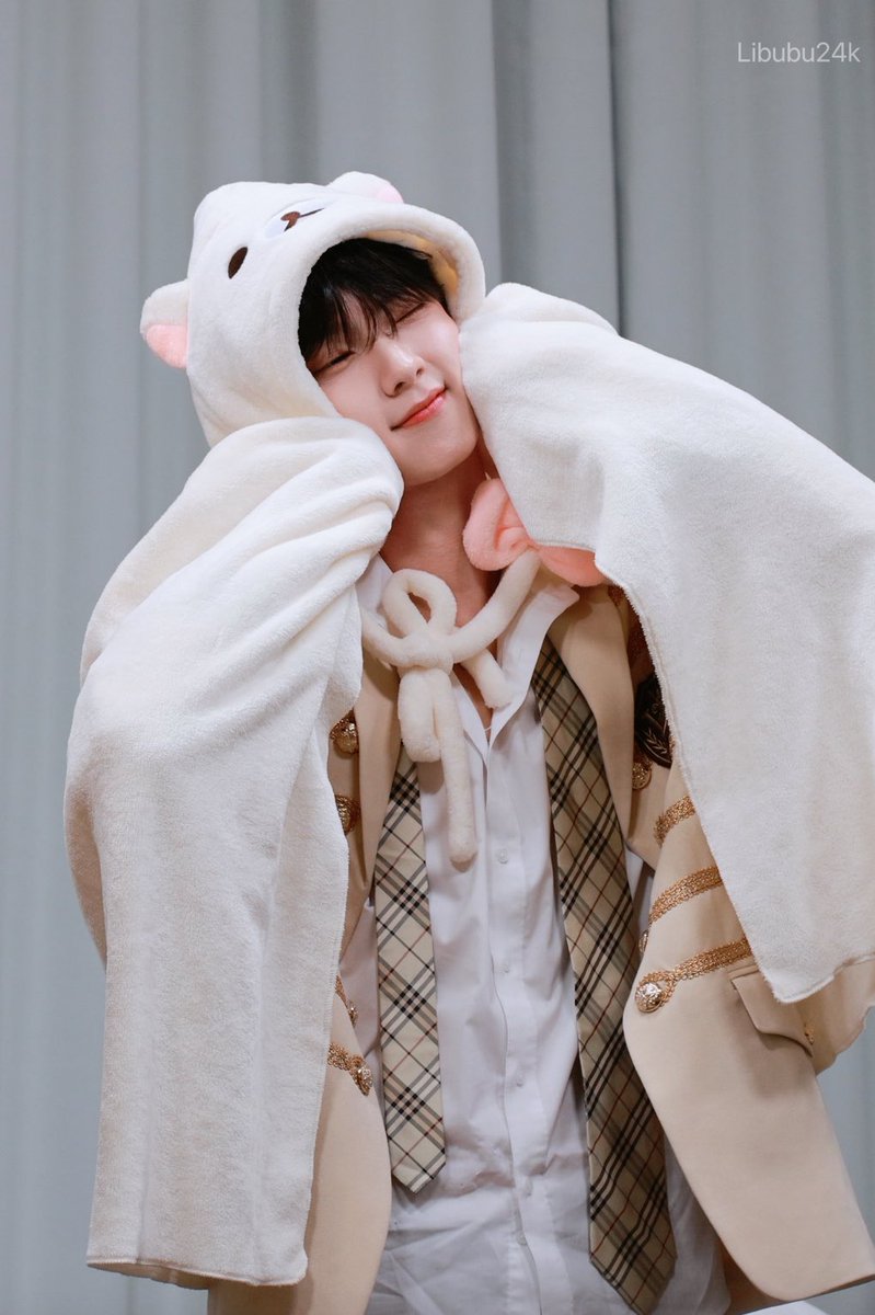 흄이 tweet media