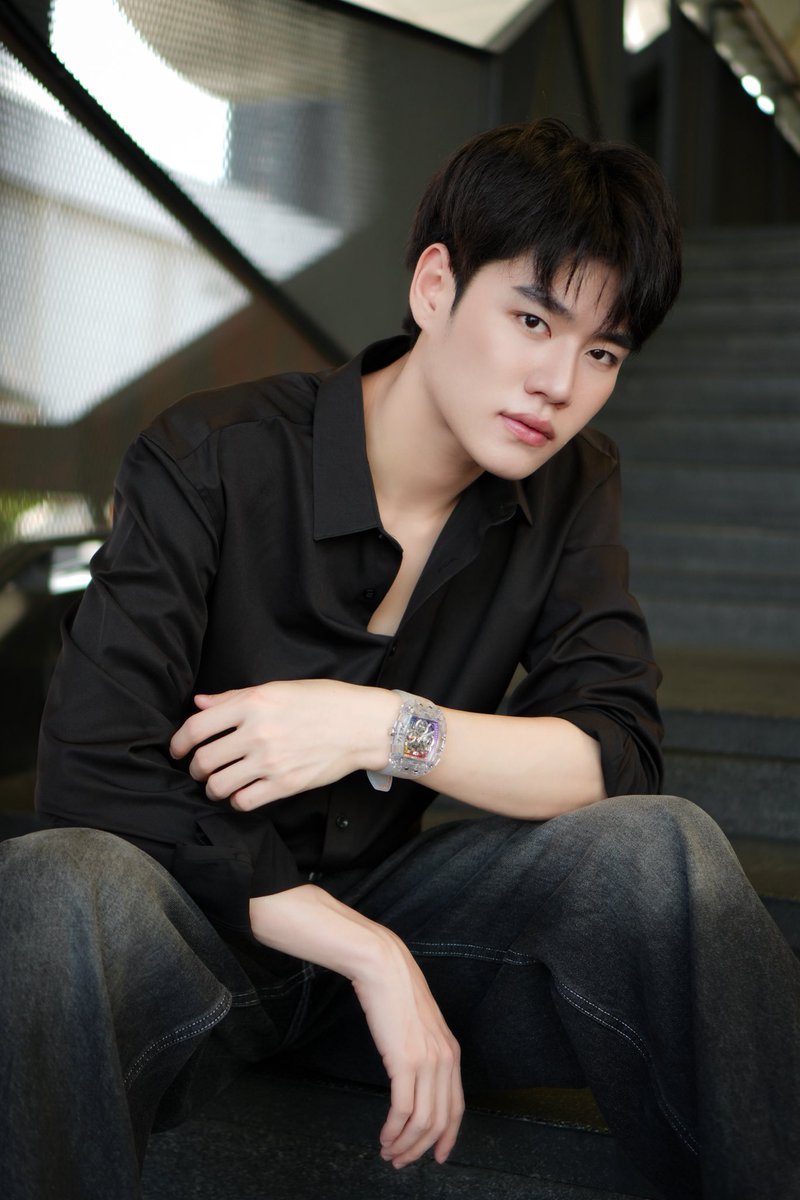 perth_np's tweet photo. ⌚️🖤

#PerthNapat https://t.co/ehZh0qoyYs