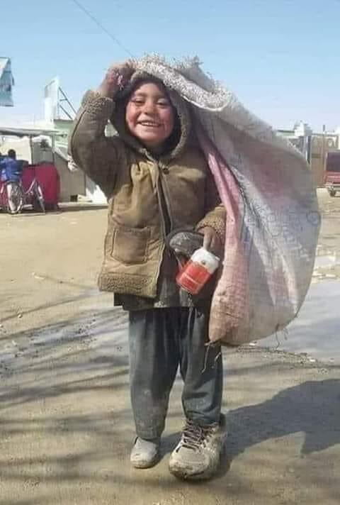 Z_Bangash1's tweet photo. شکر ہے ہنسی بازار میں نہیں ملتی ورنہ کچھ لوگ غریبوں سے یہ بھی چھین لیتے!!
✨❤️
شام بخیر.
ˌɡo͝od ˈēv(ə)niNG https://t.co/ZsSllceY3s