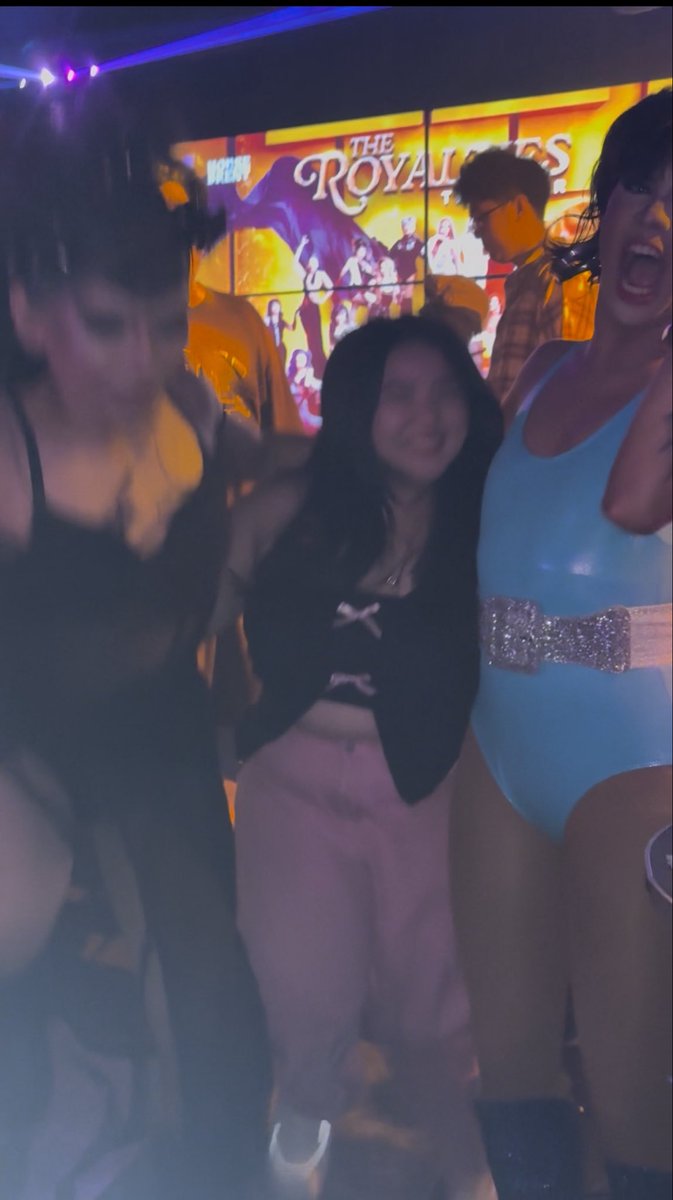 mon_lyfans's tweet photo. yIPPIEEEE!! <3 (jump shot to) ily both!!! @KeyFang_chaos @itsmidnightity https://t.co/yFFr8flaZY