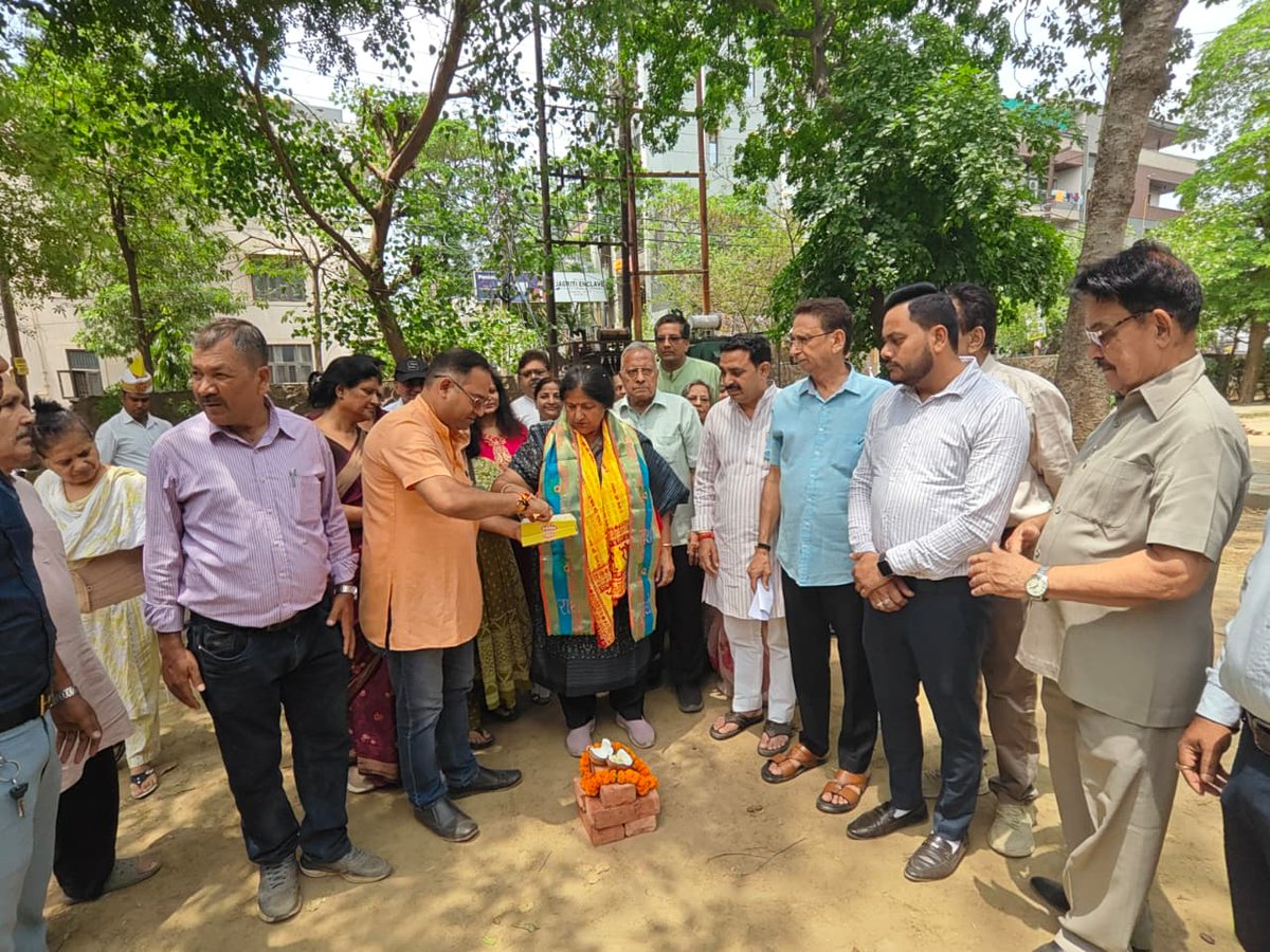 sunitadayalbjp's tweet photo. 📍 गाजियाबाद वार्ड 81, नीतिखंड में पुलिस चौकी के पास स्थित पार्क के सौन्दर्यकरण कार्य का शिलान्यास किया।
यह कार्य क्षेत्रवासियों को स्वच्छ, सुंदर एवं सुव्यवस्थित वातावरण प्रदान करने की दिशा में एक महत्वपूर्ण कदम है।
#sunitadayal #mayorghaziabad #ghaziabadnagarnigam #development https://t.co/6ug6BnjzqN