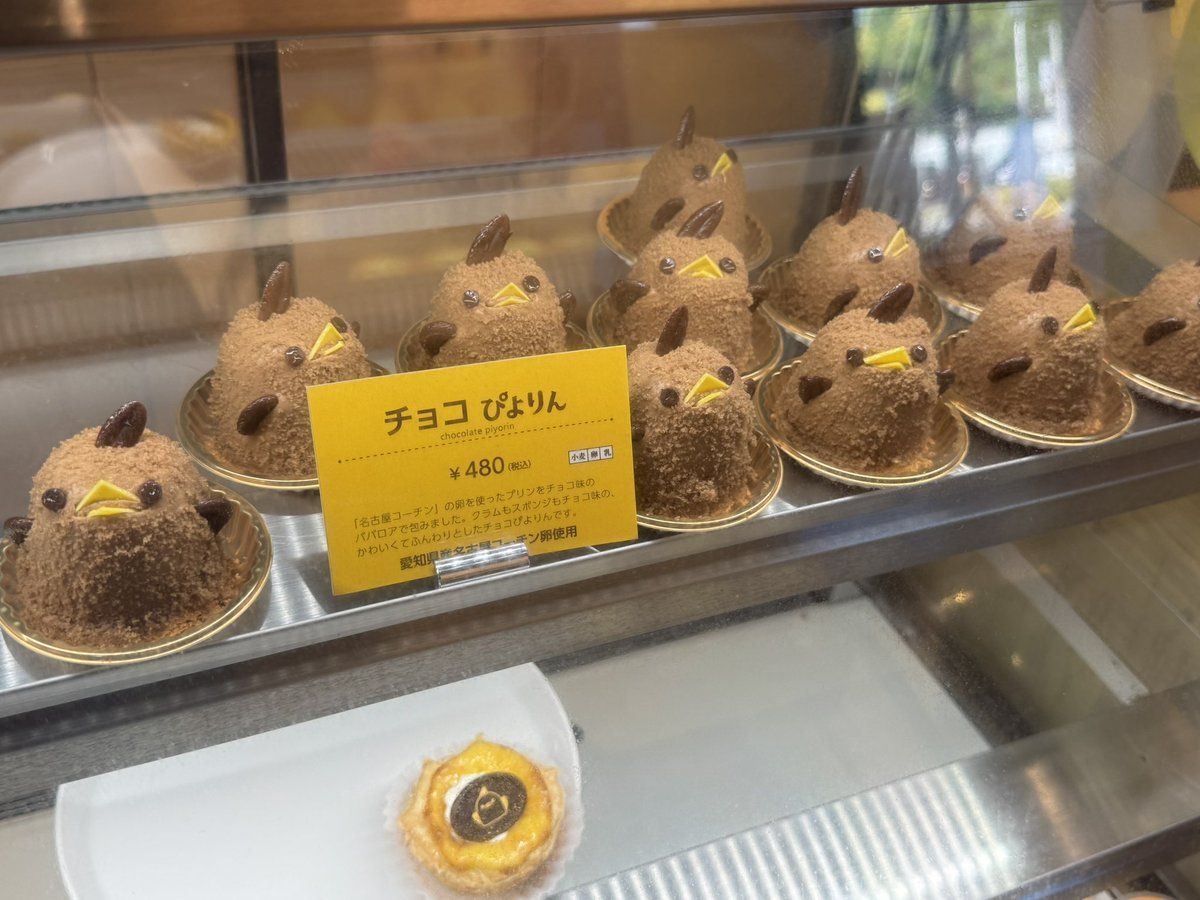 itoken0705's tweet photo. モーニングのあと、”ぴよりんshop”にも伺いました。
3種類のぴよりんが待ち構えてましたが😅私は限定の「ももぴよりん」を選びました、、が、チョコぴよりんも欲しかった！
（スタッフの方から撮影許可を頂きました🙇🏻‍♂️） https://t.co/Z49Boi4hxJ
