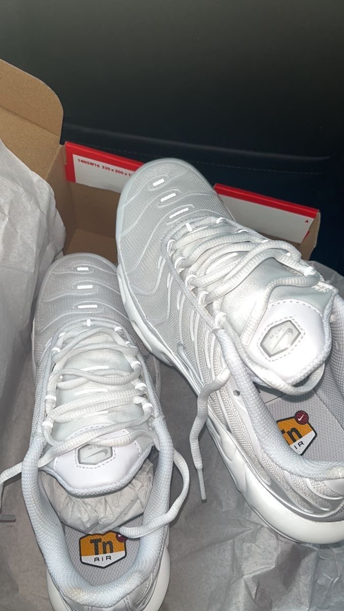 PatiMeister444's tweet photo. Meine neuen Schuhe sind angekommen wer möchte die alte haben https://t.co/f4p4UK2Rgr
