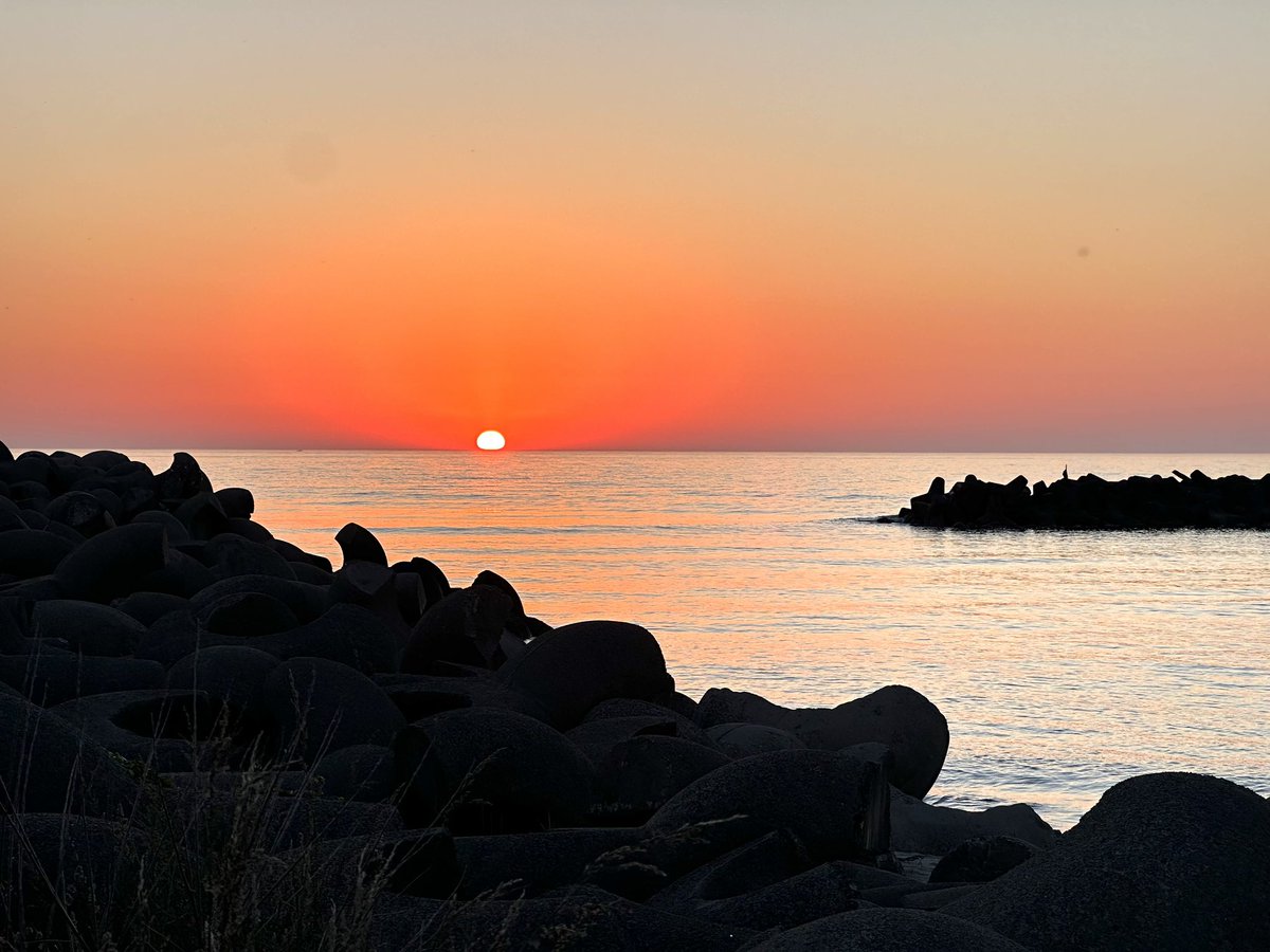 MusicSalonM's tweet photo. 日本海の夕陽✨ https://t.co/TFXtISHSW2
