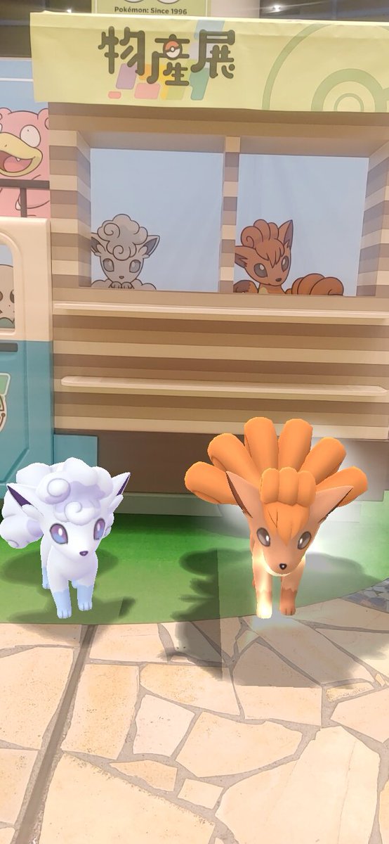 MY4705's tweet photo. ポケモンGOフェス記念撮影・アクアシティお台場、続き。

この期間中、アクアシティお台場ではポケモンとコラボの日本全国物産展も開催。

ここではロコンコンビ(北海道物産担当)及びメガカイリューを撮影。 https://t.co/E8CHvXj5hV