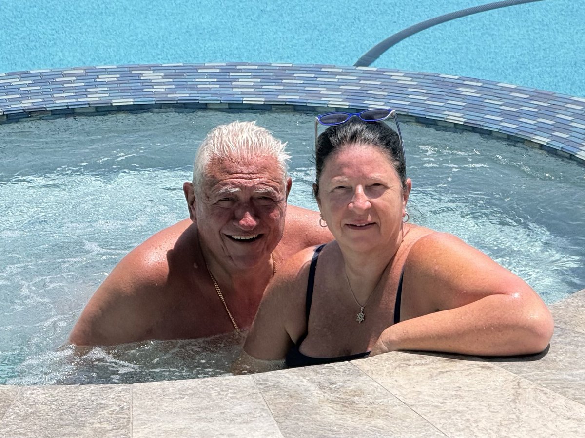 ClintHurdle13's tweet photo. 6/1 🤔’s from Anna Maria Island🏝️🌊⛱️☀️

😊

I'm in love with this quote:

"You can't give your life more time. So give the time you have more life."

Don't just exist, but live.

Time for me to double down on 
giving the time I have more life. Starting today.

Make a difference today 
Love Clint