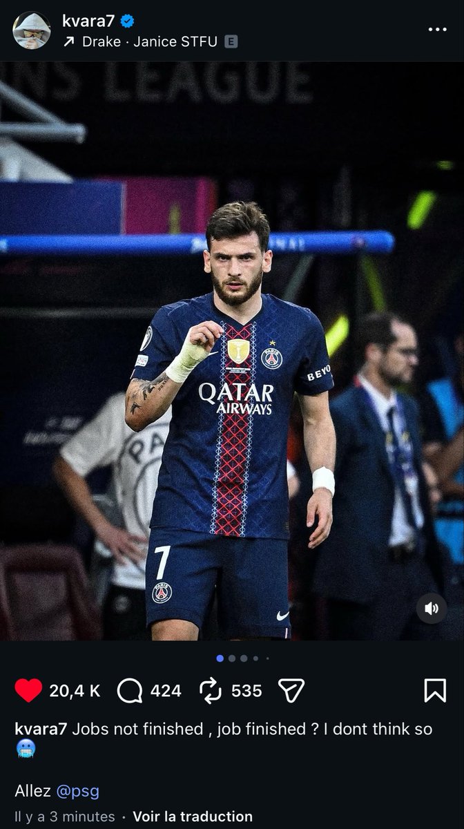 RoiNeymar's tweet photo. Kvara il pense déjà à la 3e LDC il est fou mdrrrrrr https://t.co/7knkkUyhBe