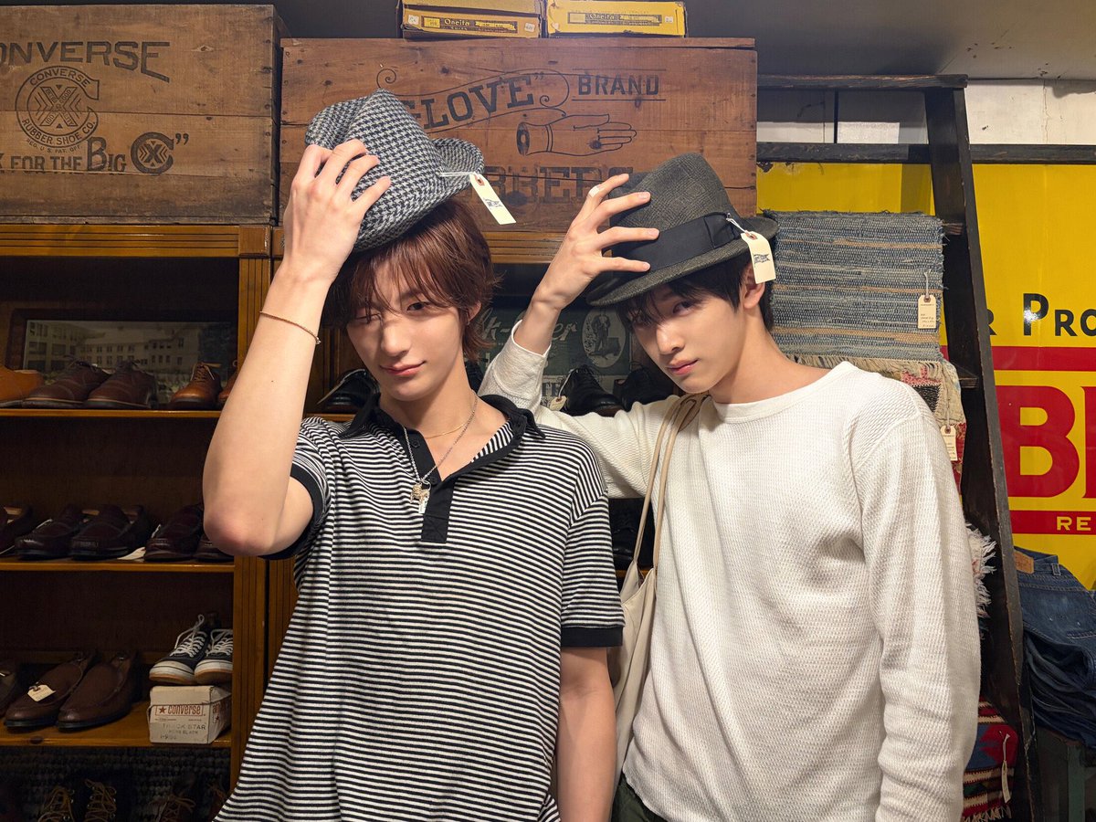 sungchanjugn's tweet photo. Visited two stores, and our first stop was a vintage shop that absolutely spoiled our eyes. The collection was so good we genuinely couldn’t decide what to buy first. Real question though, does thrifting also make you suddenly indecisive, or is that just part of the experience? https://t.co/JqfhpyK8D3
