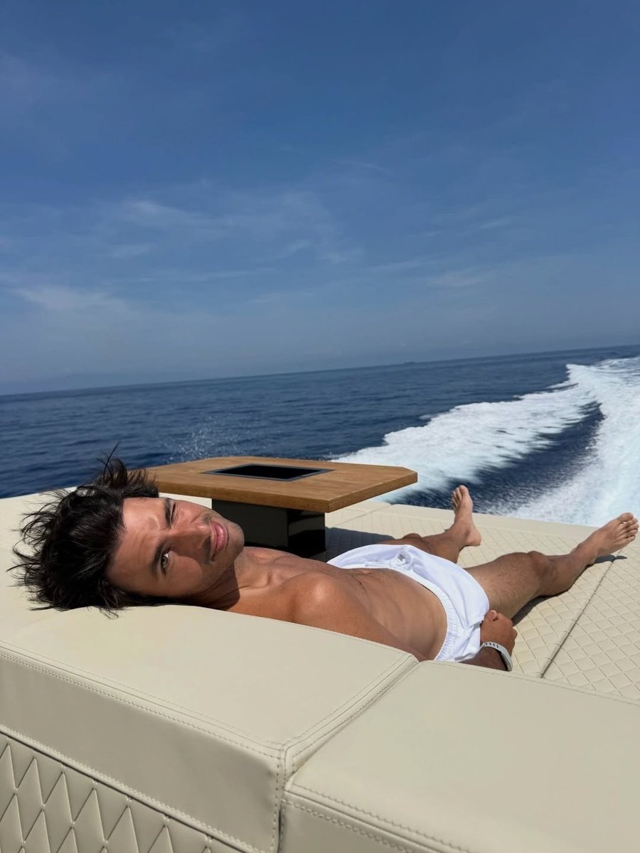 GHOSTELEGANS's tweet photo. @𝐭𝐡𝐞𝐚𝐥𝐞𝐣𝐚𝐧𝐝𝐫𝐨 shared a new post               
                                                            
      "happy pride month🥰🏳️‍🌈" https://t.co/ctjIKEiHZr