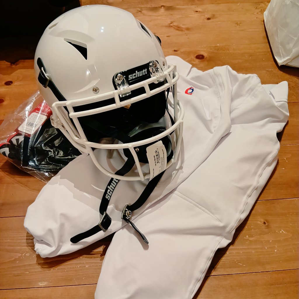 Smilebomber461's tweet photo. 息子のアメフト用具が届く
頑張れよー！カッコいい！ https://t.co/rsIWVd0fkU