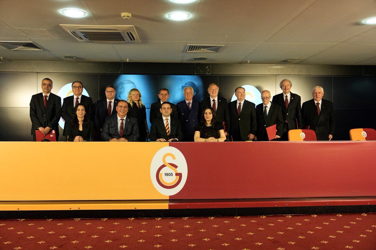 GalatasaraySK's tweet photo. Tüzüğümüzün 82. maddesi gereği, 23 Mayıs 2026 tarihinde yapılmış olan Olağan Seçim Toplantısı sonunda seçilmiş olan Başkan Dursun Aydın Özbek ve Kurulları, Ali Sami Yen Spor Kompleksi RAMS Park Basın Toplantı Odası’nda düzenlenen törenle mazbatalarını aldı. https://t.co/qXFVVoiaD4