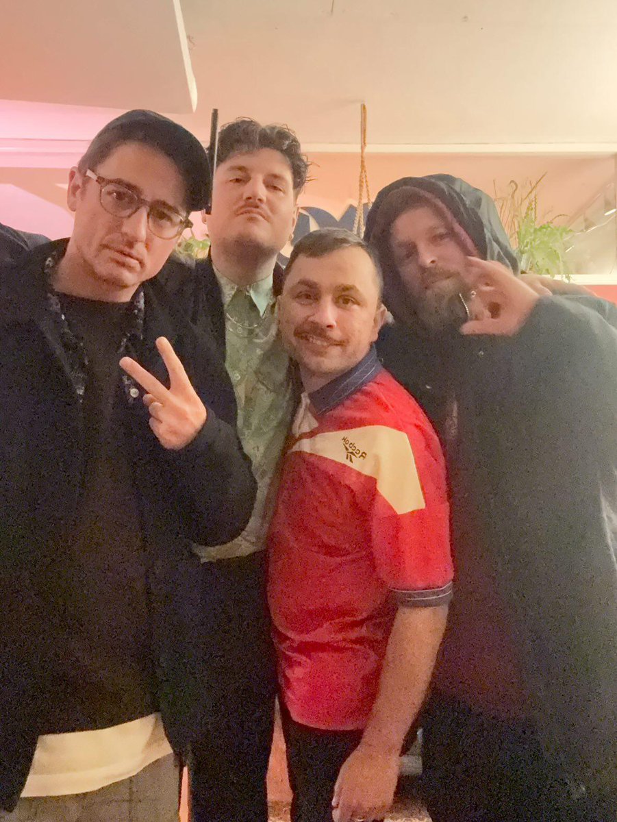 fabeldyr1's tweet photo. Før AGF tog guldet, var jeg forbi Smilets By, for at gæste min favoritpodcast. Det var kæmpemæssig fornøjelse, at vende lidt Karen Blixen med tre mænd, der formår at balancere det belæste og det bøvede, på en enestående måde. Fang "Rappernes Bogklub" i din podcasttjeneste. https://t.co/18r5pw8mpP