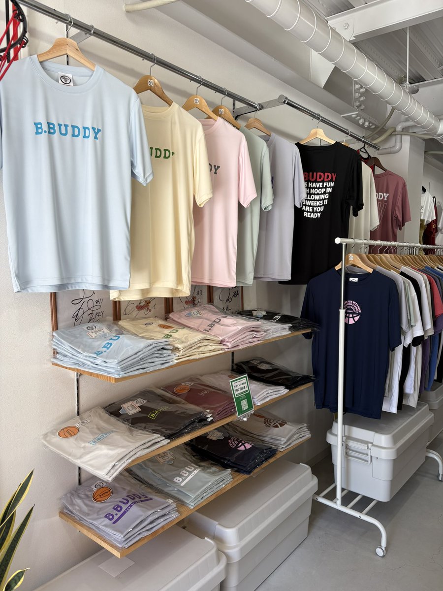 BBUDDY2016's tweet photo. バスケットをするすべての人へ！
応援企画やります！

Tシャツ2枚以上お買い上げの方は、ガラガラに挑戦できます！
タオル、ソックスetcが当たります！！

ご来店お待ちしております。

https://t.co/FUPoJLTWnZ
#bbuddyブランド
#bbuddy 
#バスケットウェア
#バスケットブランド
#バスケットボール https://t.co/E9R2zNFIKQ