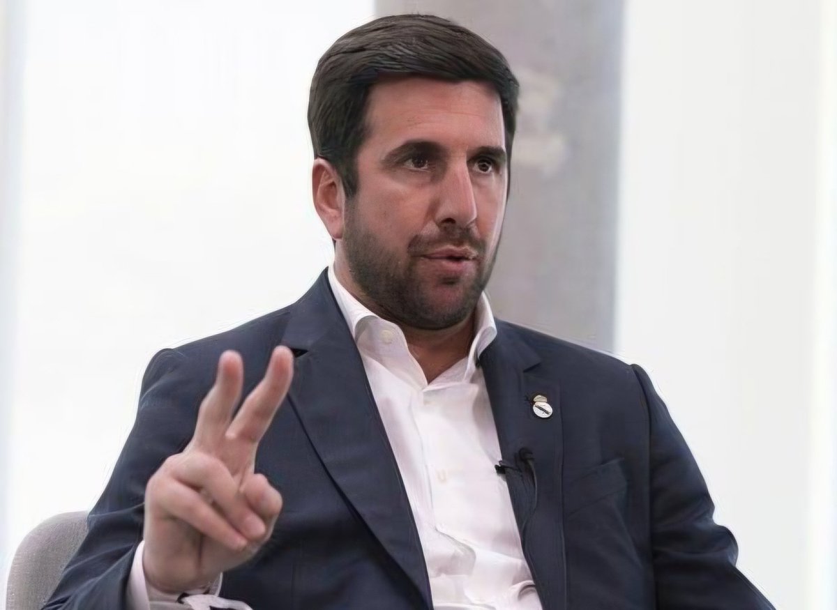 MabribXtra's tweet photo. BREAKING: Enrique Riquelme wants Sergio Ramos as part of his core team in Real Madrid's presidency. 

He has contacted Ramos' via a letter to explain him his future project.

Unfortunately, Ramos doesn't know how to read. https://t.co/vEwSEqrsjp