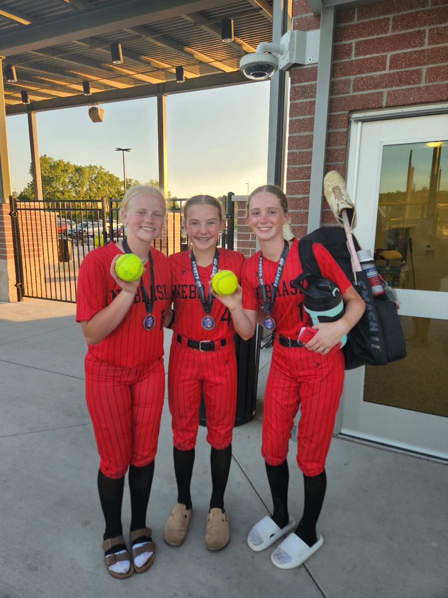 AcesNENational's tweet photo. 8-1 in KC for Memorial Day and finished runner-up in 14u. We launched another 💣💣💣💣 over the fence! Spent the rest of the week in the Ozarks for some fun in the sun. Next up state, and your only chance to watch these girls in person in Omaha. https://t.co/BTpE4ngfWR