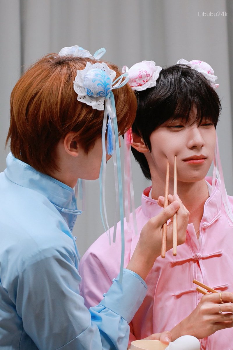 흄이 tweet media