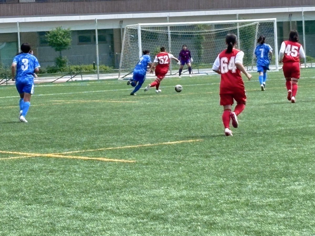 KashimagkuenLS's tweet photo. TRM
🗓2026年5月31日
🏟 帝京科学大学北千住総合グラウンド
🆚帝京高校

1本目 3-0
2本目 3-0
3本目 3-0

⚽️得点者⚽️
富田紗和(VER-DA FC)
桂千華乃(シーマ高崎シティユナイテッド)
山本詩音(ジェフユナイテッド市原・千葉レディース)
権田海羽(GRAMADO FC TOKINAN)
鈴木和心(ちふれASエルフェン埼玉マリu15)
杉原芽依(INAC白岡SCレディース)×2
石渡真音(VER-DA FC)
飯岡真生(INAC千葉CRAVOFC)

5/31は帝京高校とTRMでした。ドリブルで突破し、シュートまで行ける場面が多くありました。しかし、守備の時に奪いに行く時と奪いに行かない時の判断ができず、守備が崩れてしまい、前進されてしまう場面がありました。もっと声をかけて守備をできるようにしていきましょう。

対戦して頂いた帝京高校の皆様、関係者の皆様、そして保護者の皆様、本当にありがとうございました🙇‍♀️

#鹿島学園高等学校
#まずは自分に常勝であれ
#謙虚に貪欲に最後まで
#積み重ね