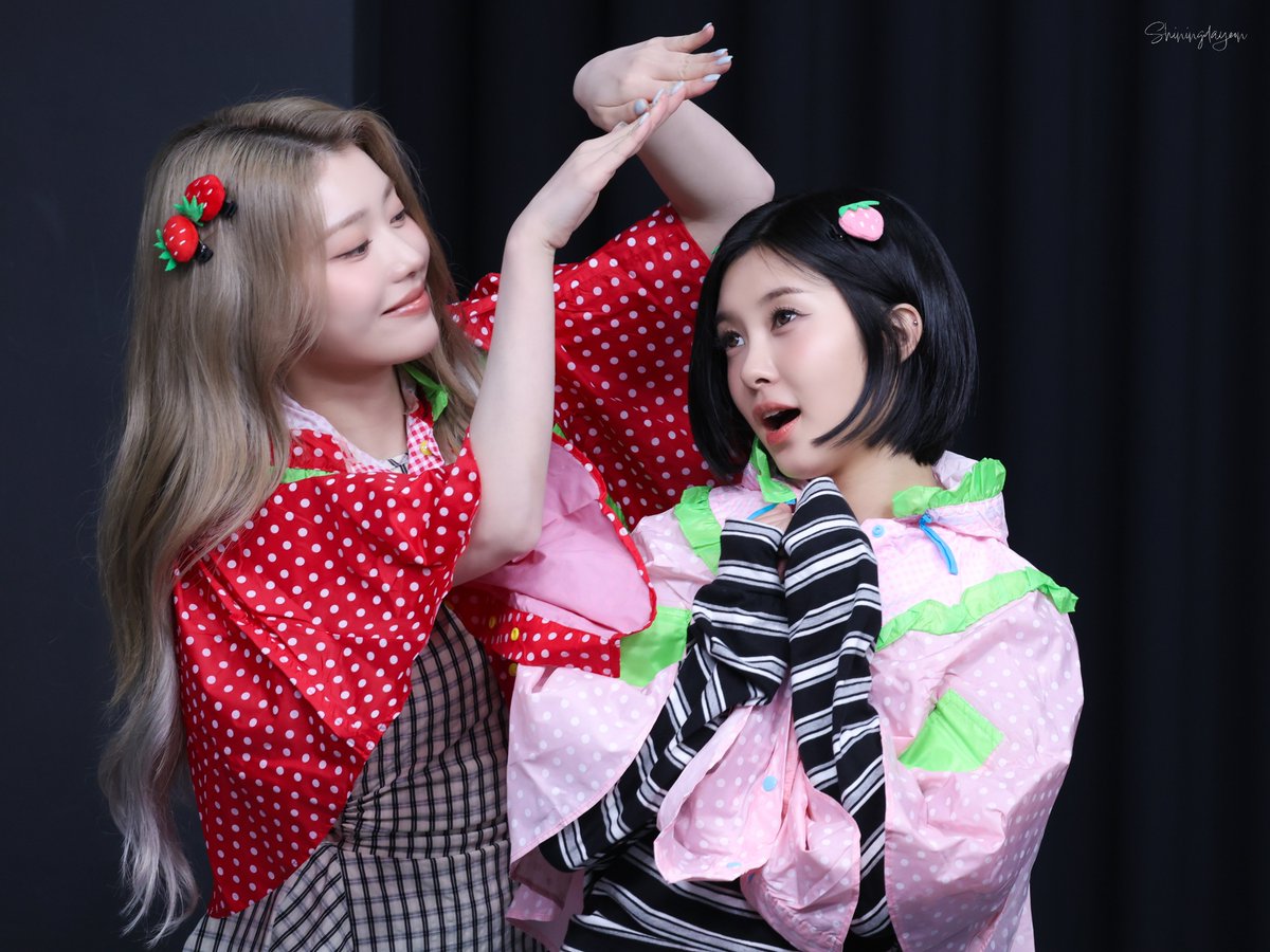 shiningdayeon's tweet photo. 260530 사운드웨이브 HQ 
🍓+🍇 = 🩷
#Kep1er #김다연 #ダヨン #케플러 #DAYEON #다연 #KIMDAYEON #션샤오팅 #심소정 #XIAOTING https://t.co/P1uNAnYUbu