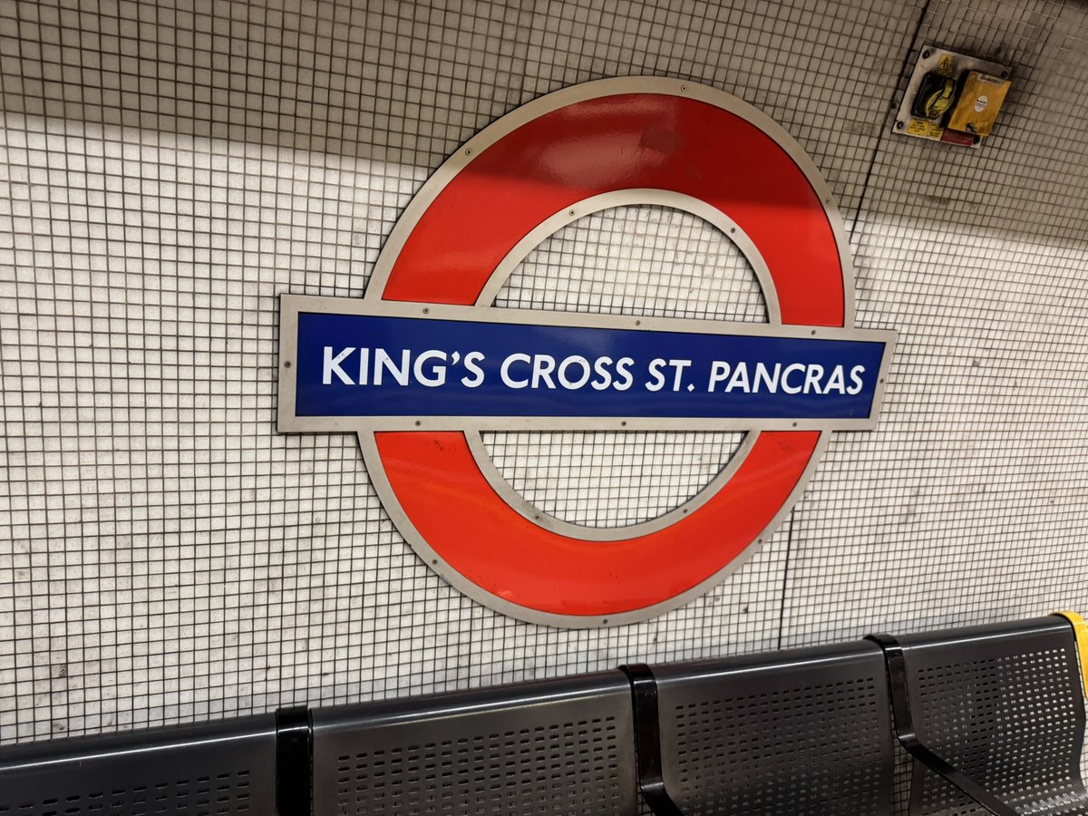 HannahReikowsky's tweet photo. First Jinkx Speaking of Witch poster spotted in King’s Cross🇬🇧💜 https://t.co/p9vvI8ZpZl