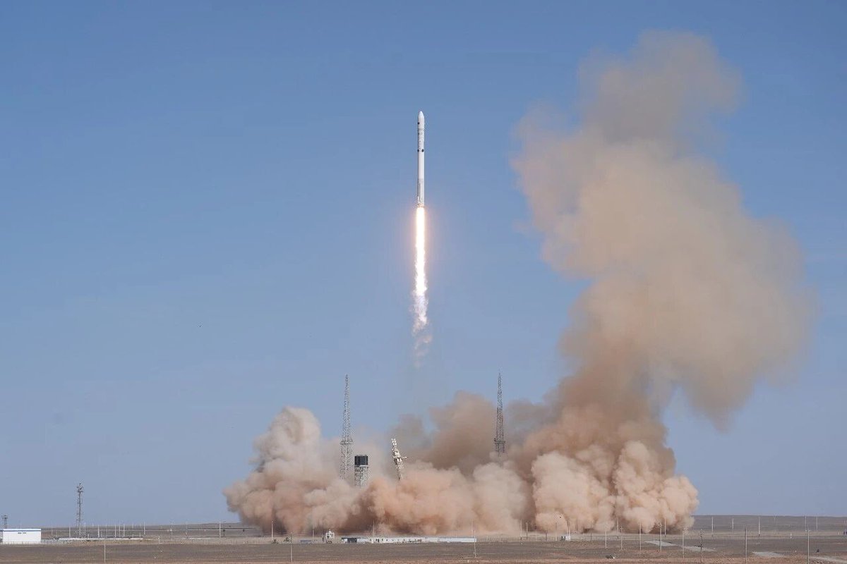wulei2020's tweet photo. Congratulations! Maiden flight success!  China's new #LongMarch12B rocket blasted off from the #Dongfeng Commercial Space Innovation Pilot Zone at 4:40 PM Beijing time on June 1, sending the 10th batch of #Spacesail constellation satellites into orbit. https://t.co/j6Ca1PImh6
