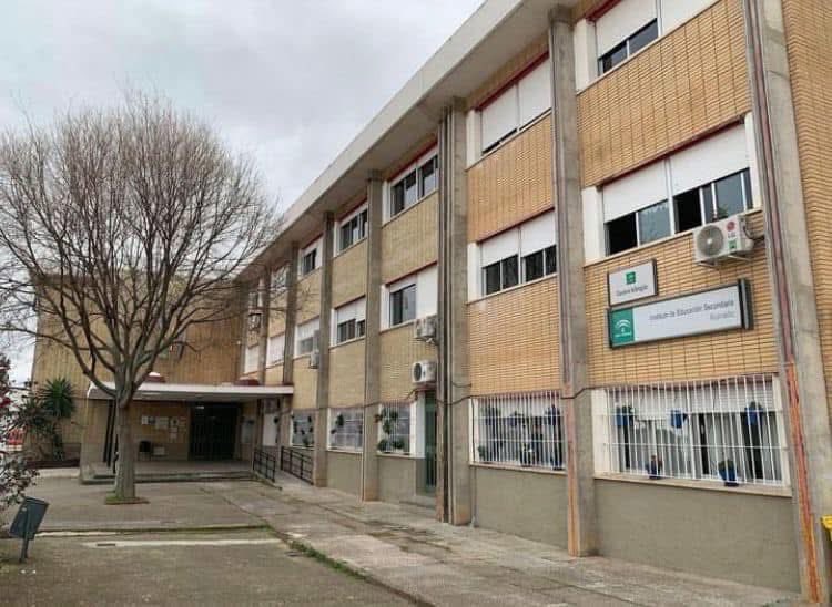 AytodePosadas's tweet photo. 📚Mañana comienzan las Pruebas de Acceso a la Universidad (PAU) y queremos enviar toda nuestra energía y  mejores deseos a l@s chic@s que se enfrentan a este importante reto.

🙌 Queremos hacer extensivo este mensaje a todo el alumnado que durante estas semanas afronta exámenes. https://t.co/KTrWcYC4jq