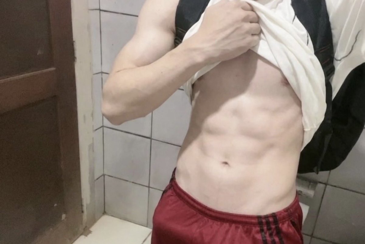 SeuNovinhoPut's tweet photo. Alguém quer pica? Rs #mucilon #PINTOSAWARDS https://t.co/nO8B63vVBJ