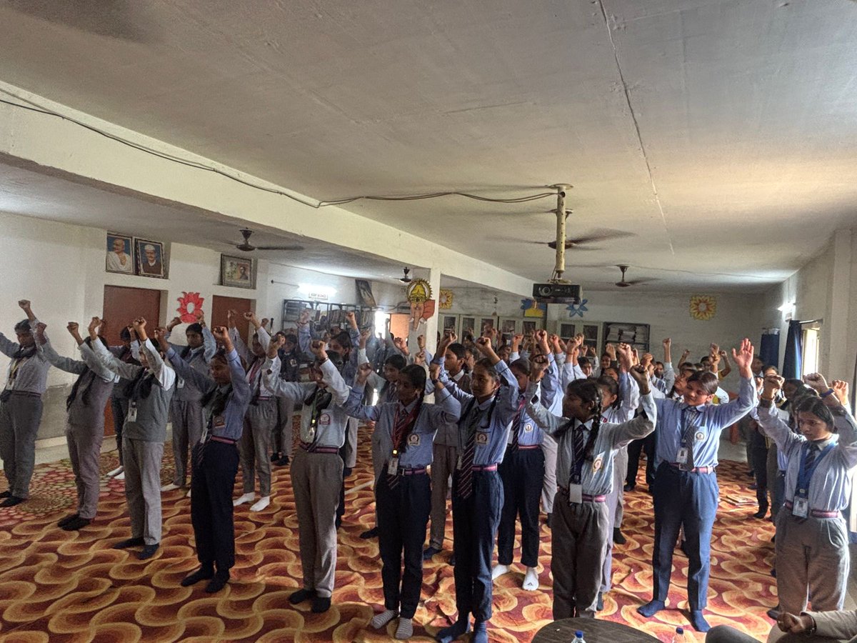manavacademy's tweet photo. कॉलेज/स्कूल की छात्राओं से सेल्फ डिफेंस और भयमुक्त वातावरण बनाने  की चर्चा करती हुई टीम मामा की सीनियर प्रशक्षक सेंसेई @jyotisi33378356 @narendramodi @myogiadityanath @UPGovt @myogioffice @PMOIndia @deo_varanasi @VaranasiCdo @HimanshuN_ias @dayalugurubjp @UMahilaayog @ChiefSecyUP https://t.co/tUzIZ2s0dD